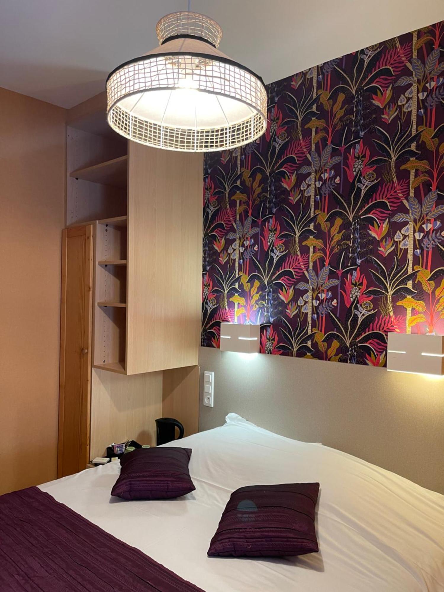 Hotel Logis de France Cazes Arazat Laissac Esterno foto