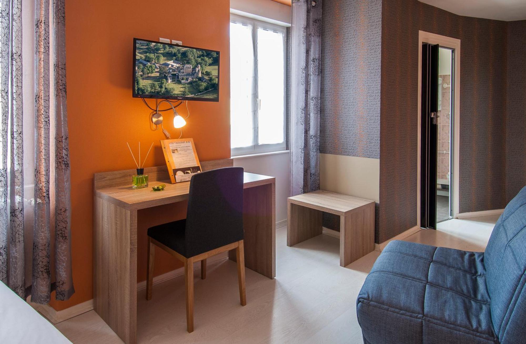 Hotel Logis de France Cazes Arazat Laissac Esterno foto