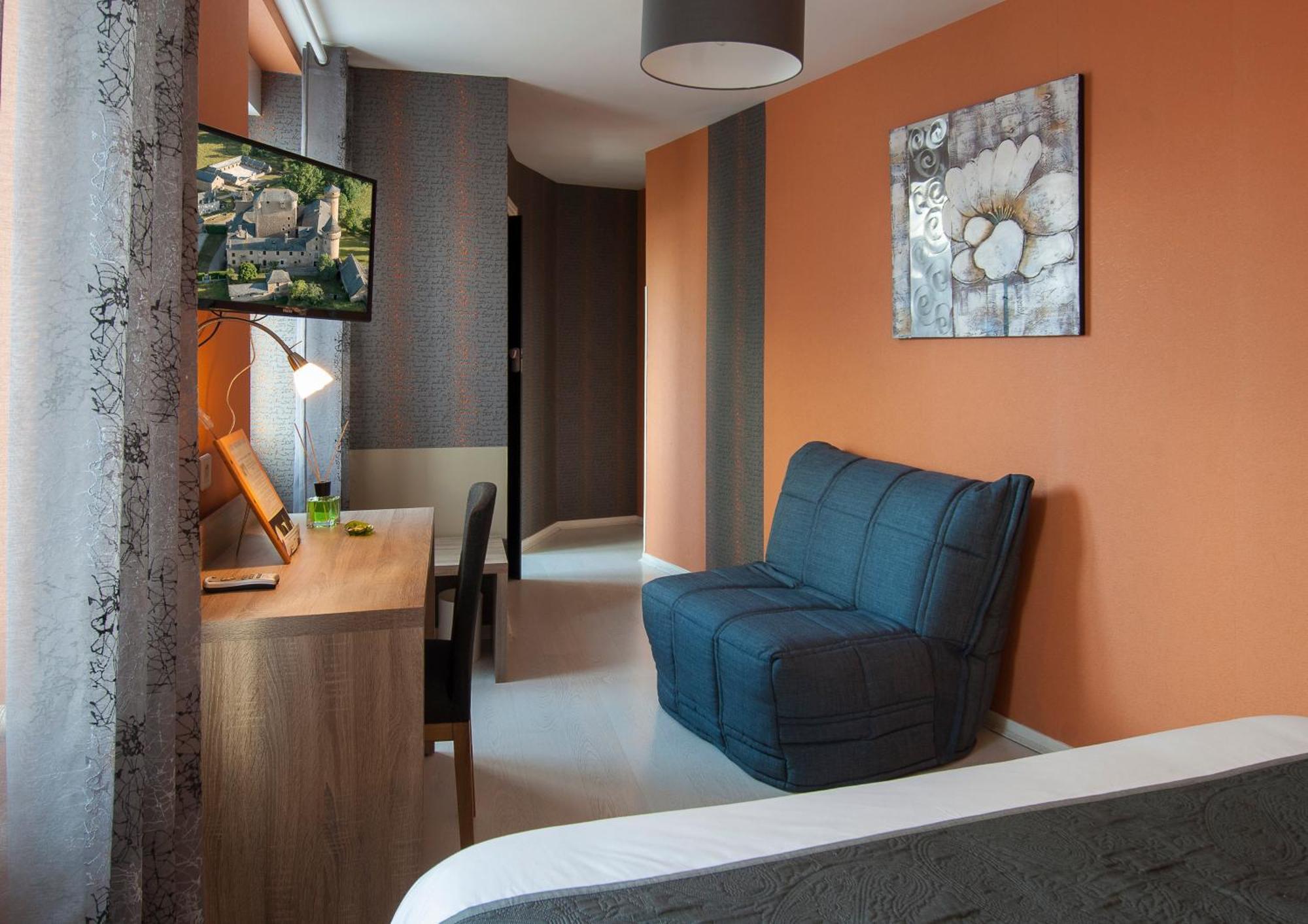 Hotel Logis de France Cazes Arazat Laissac Esterno foto