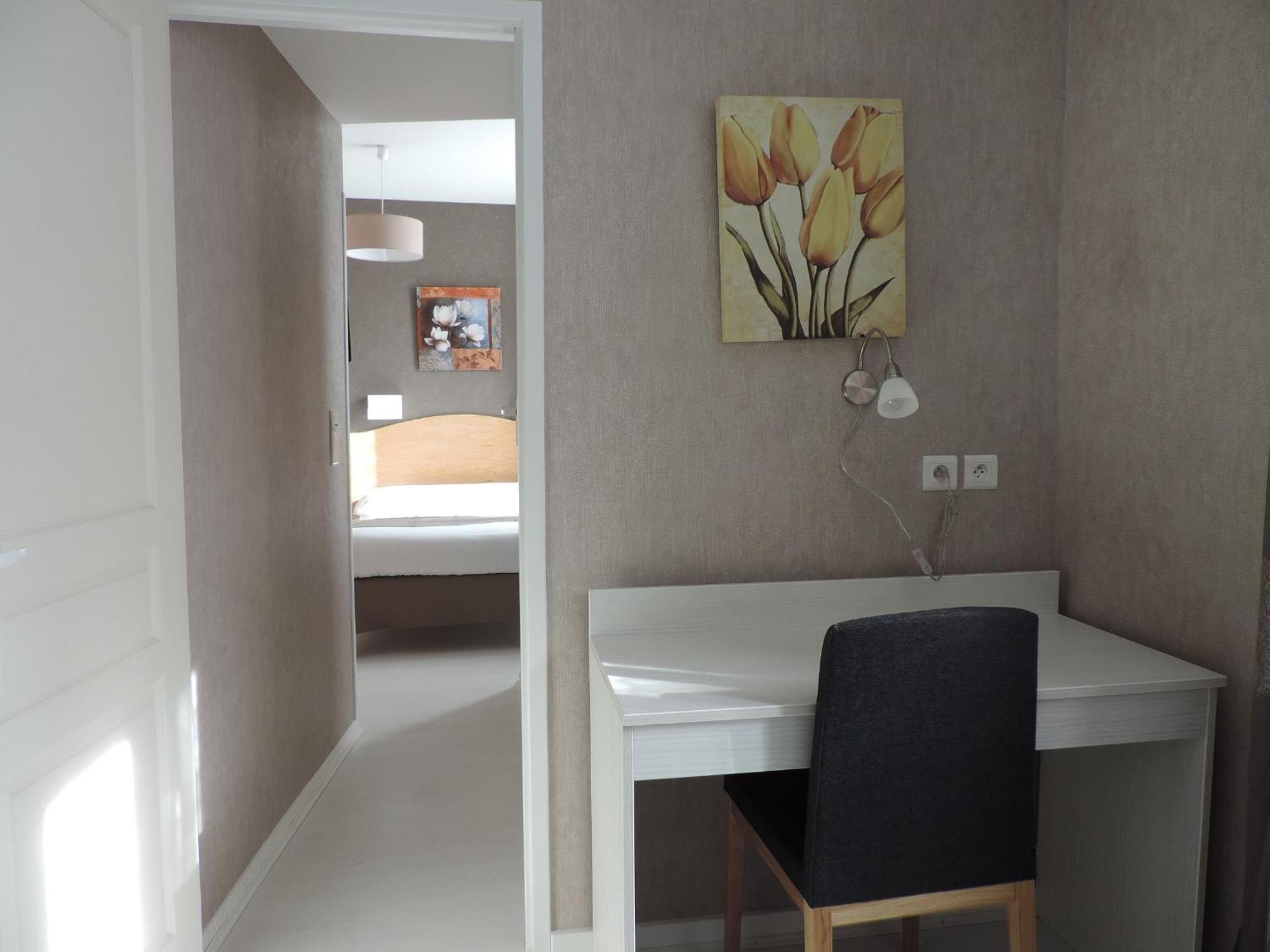 Hotel Logis de France Cazes Arazat Laissac Esterno foto