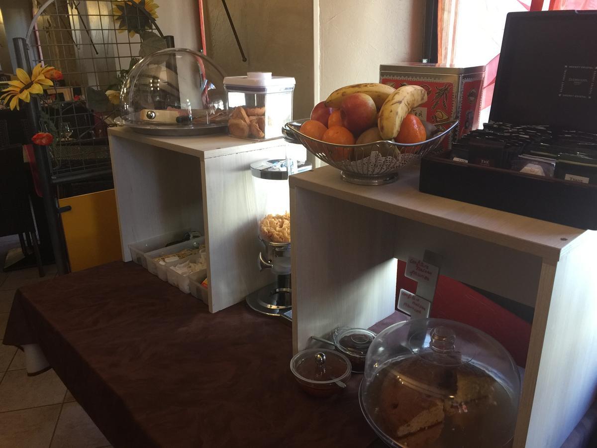 Hotel Logis de France Cazes Arazat Laissac Esterno foto