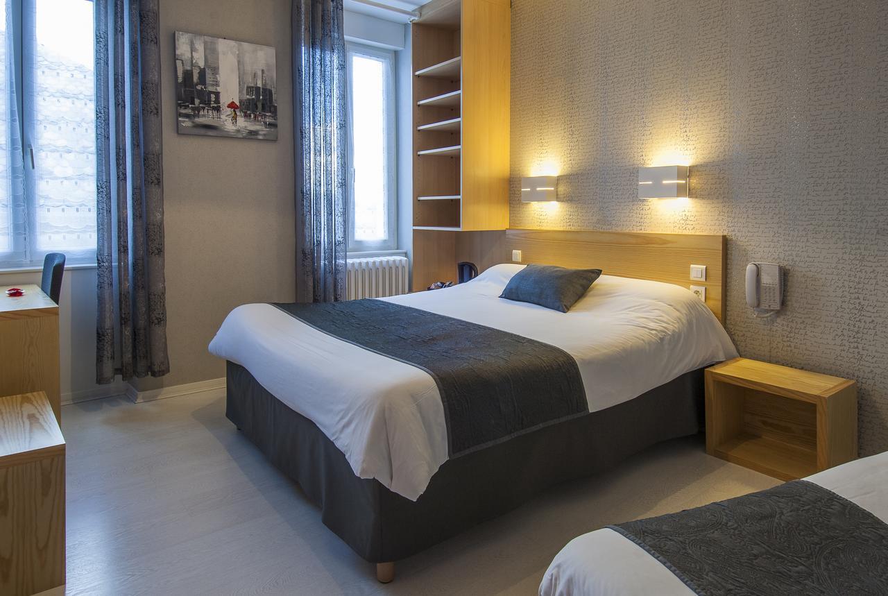 Hotel Logis de France Cazes Arazat Laissac Esterno foto