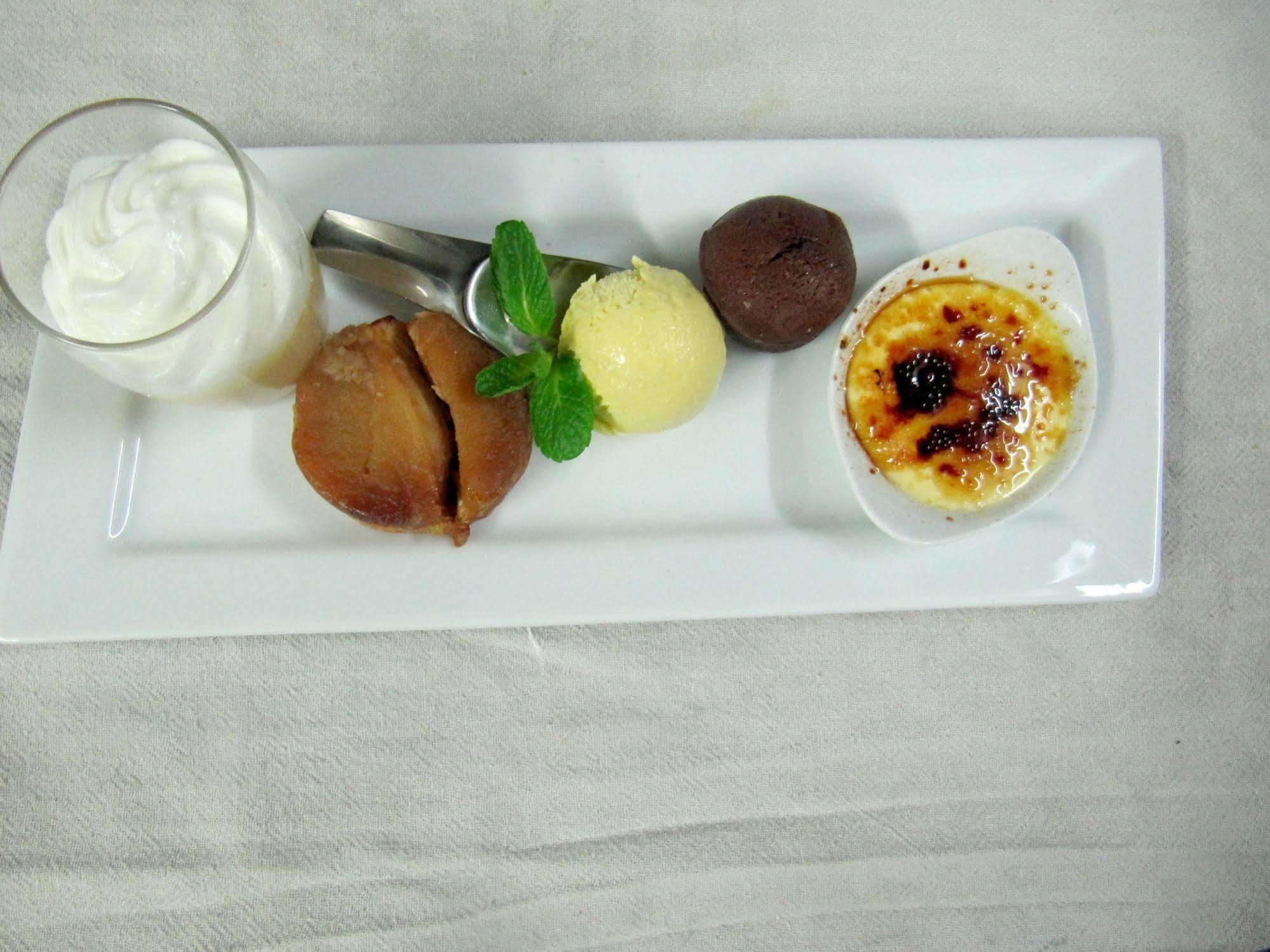 Hotel Logis de France Cazes Arazat Laissac Esterno foto